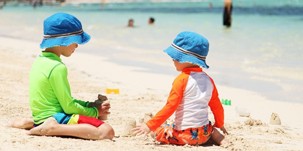 Sunscreen clothes, so that children can travel freely and not afraid of sun